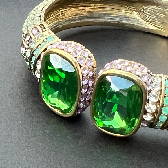 Heidi Daus Signed Hinged Cuff Bracelet Emerald Green Swarovski Crystals - Picture 3 of 15